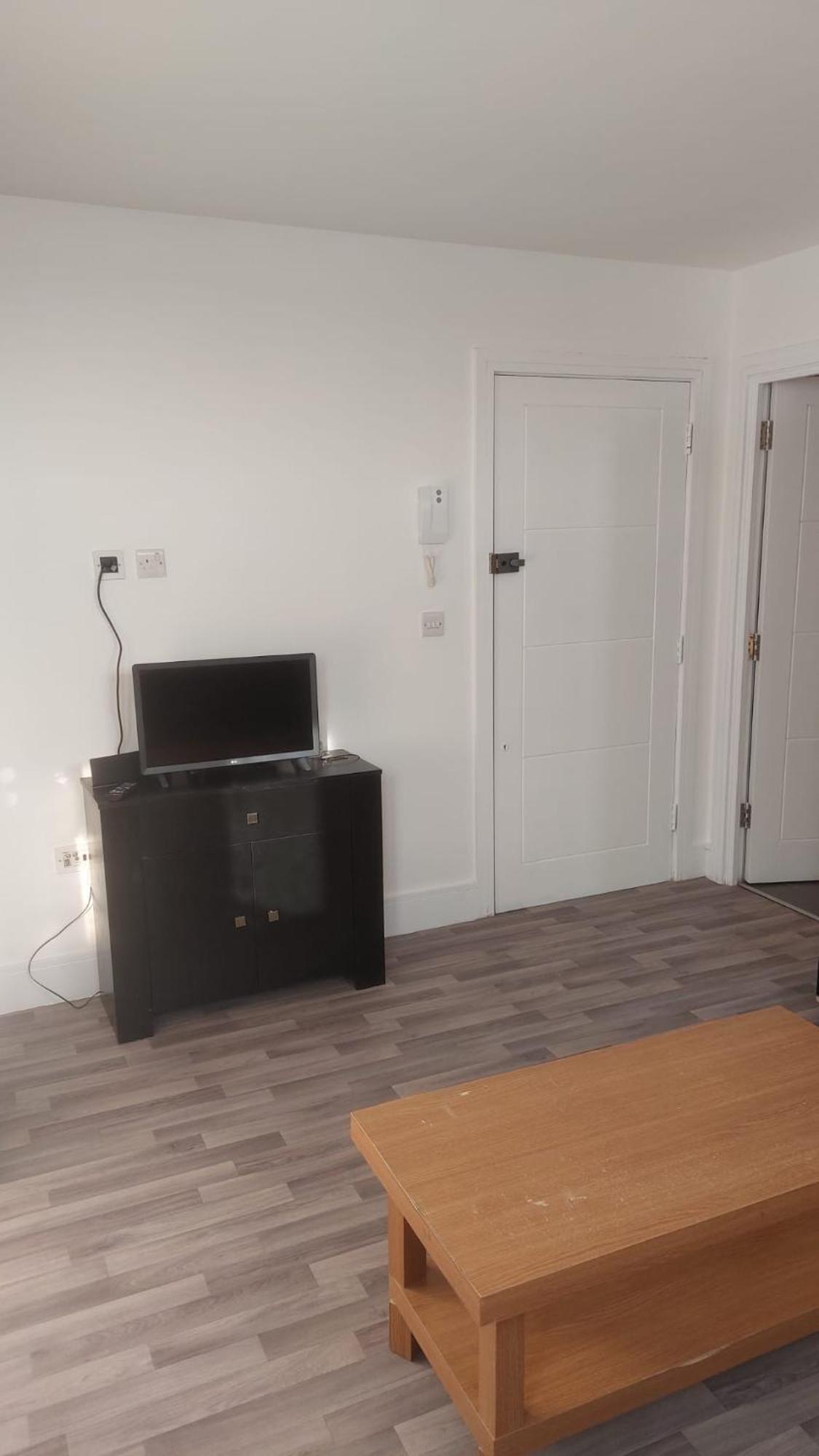 Spacious Studio Maidstone - Redecorated Oct 2023 מראה חיצוני תמונה