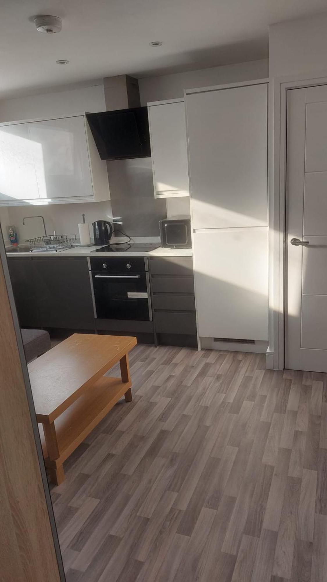 Spacious Studio Maidstone - Redecorated Oct 2023 מראה חיצוני תמונה