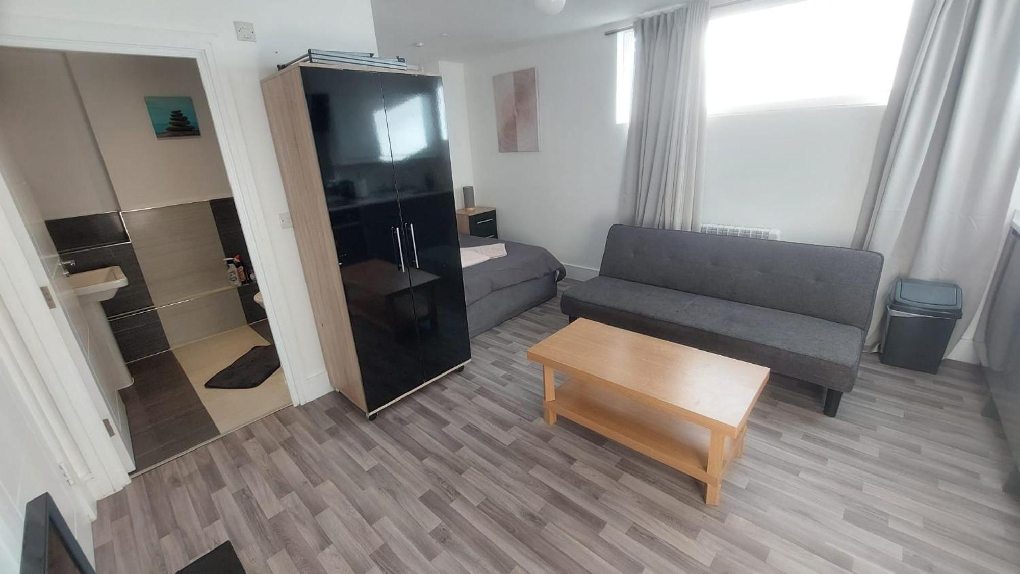 Spacious Studio Maidstone - Redecorated Oct 2023 מראה חיצוני תמונה