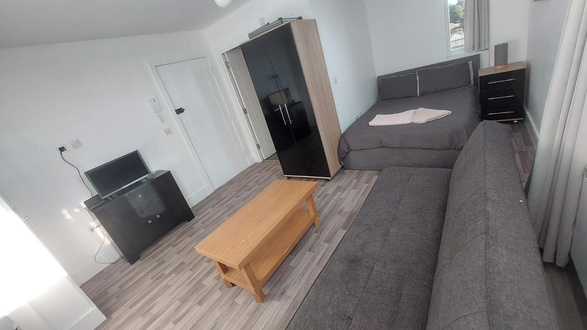Spacious Studio Maidstone - Redecorated Oct 2023 מראה חיצוני תמונה